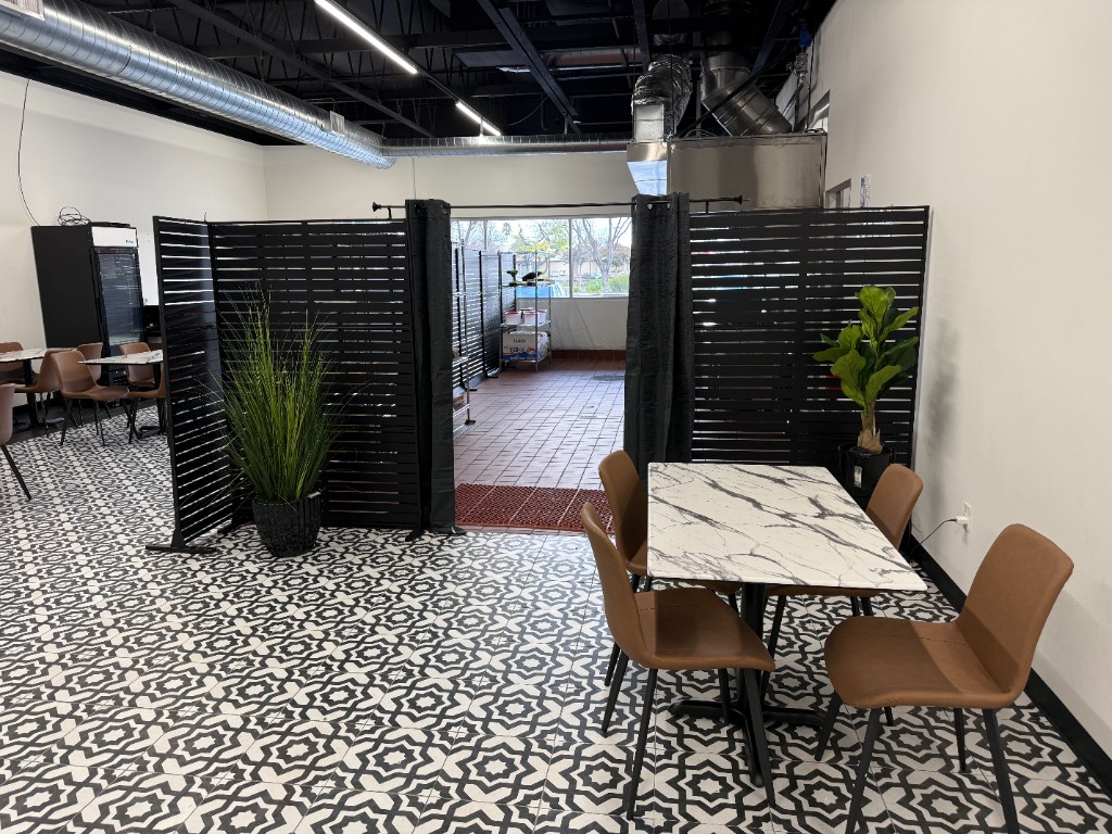 San Jose dining area with a table near the entry partition